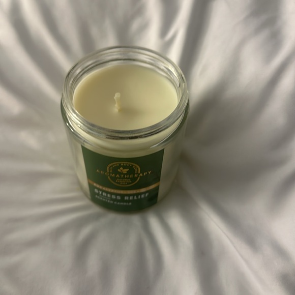 Bath and Body Works scented signature candles *two for price of one* - Picture 7 of 8